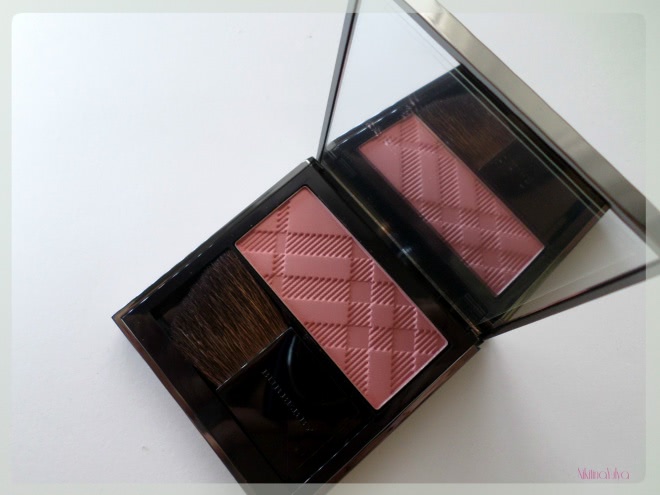 Румяна Burberry Light Glow Natural Blush, #02 Cameo Blush