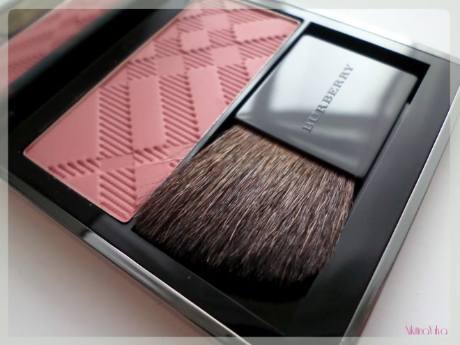 Румяна Burberry Light Glow Natural Blush, #02 Cameo Blush