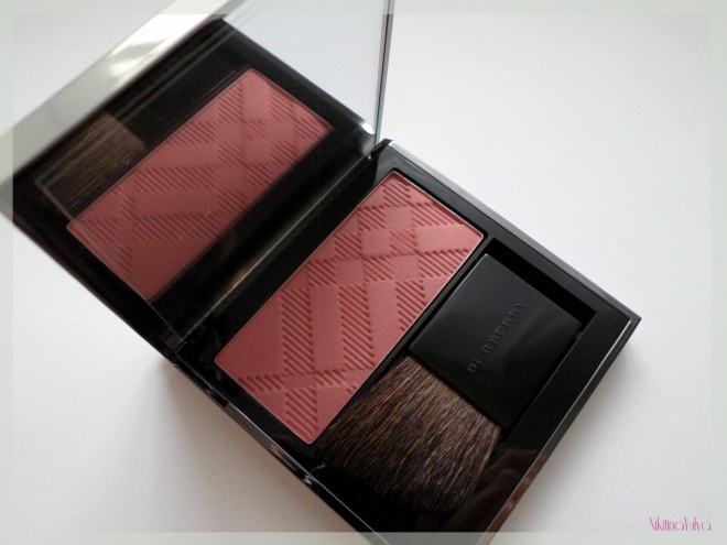 Румяна Burberry Light Glow Natural Blush, #02 Cameo Blush