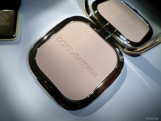 Пудра-иллюминатор Dolce & Gabbana Glow Illuminating Powder в оттенке #4 Luna