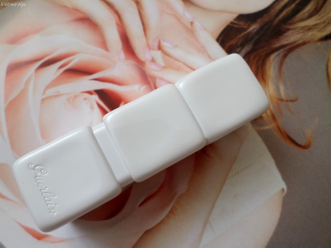 Увлажняющая и придающая объем помада-бальзам Guerlain Kiss Kiss Roselip Hydrating & Plumping Tinted Lip Balm в оттенках #R371 Morning Rose и #R372 Chic Pink