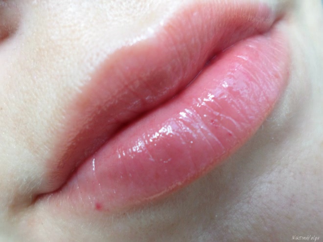 Увлажняющая и придающая объем помада-бальзам Guerlain Kiss Kiss Roselip Hydrating & Plumping Tinted Lip Balm в оттенках #R371 Morning Rose и #R372 Chic Pink