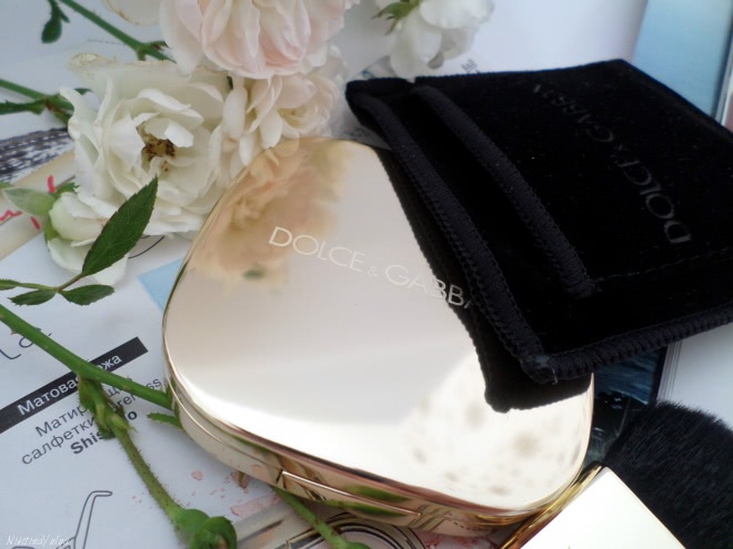 Пудра-иллюминатор Dolce & Gabbana Glow Illuminating Powder в оттенке #4 Luna
