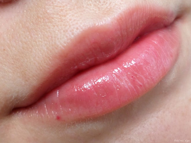 Увлажняющая и придающая объем помада-бальзам Guerlain Kiss Kiss Roselip Hydrating & Plumping Tinted Lip Balm в оттенках #R371 Morning Rose и #R372 Chic Pink