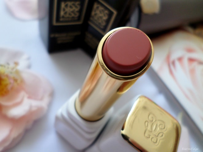 Увлажняющая и придающая объем помада-бальзам Guerlain Kiss Kiss Roselip Hydrating & Plumping Tinted Lip Balm в оттенках #R371 Morning Rose и #R372 Chic Pink