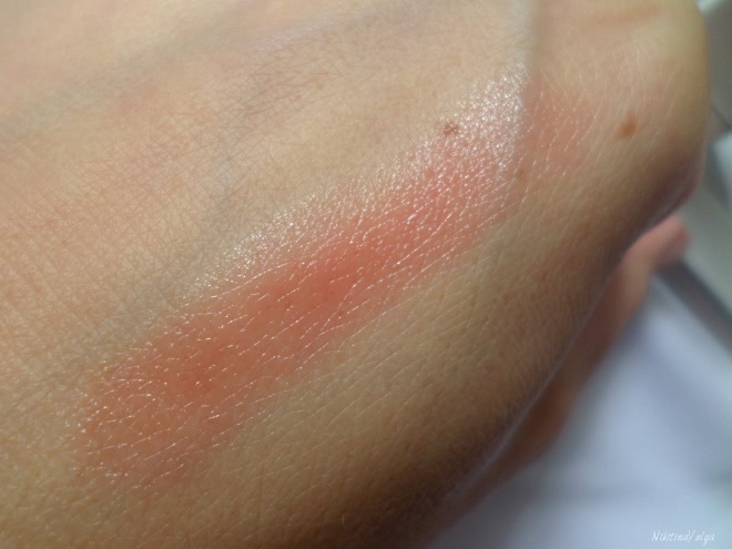 Увлажняющая и придающая объем помада-бальзам Guerlain Kiss Kiss Roselip Hydrating & Plumping Tinted Lip Balm в оттенках #R371 Morning Rose и #R372 Chic Pink