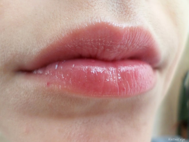 Увлажняющая и придающая объем помада-бальзам Guerlain Kiss Kiss Roselip Hydrating & Plumping Tinted Lip Balm в оттенках #R371 Morning Rose и #R372 Chic Pink