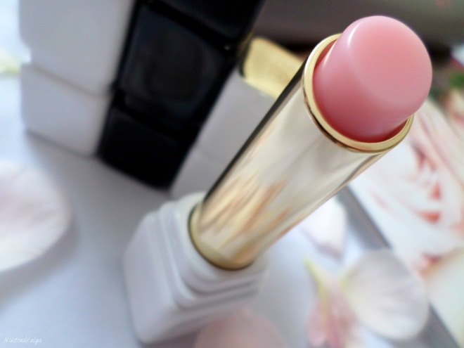 Увлажняющая и придающая объем помада-бальзам Guerlain Kiss Kiss Roselip Hydrating & Plumping Tinted Lip Balm в оттенках #R371 Morning Rose и #R372 Chic Pink