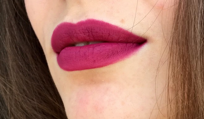 Любительницам темных губ: Essence Lipliner № 15 Honey berry