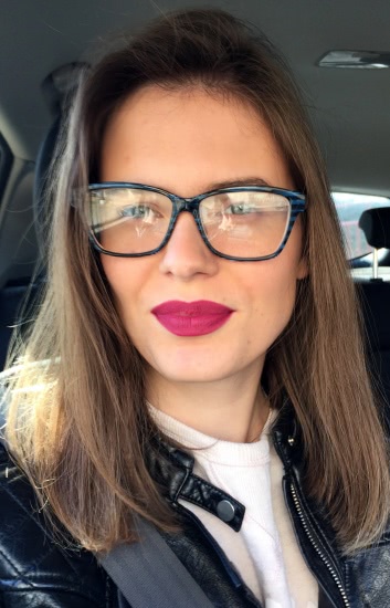 Любительницам темных губ: Essence Lipliner № 15 Honey berry