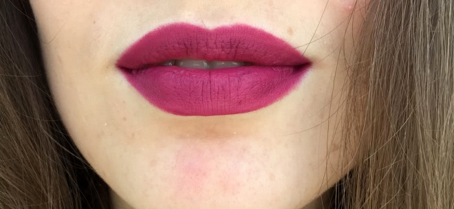 Любительницам темных губ: Essence Lipliner № 15 Honey berry