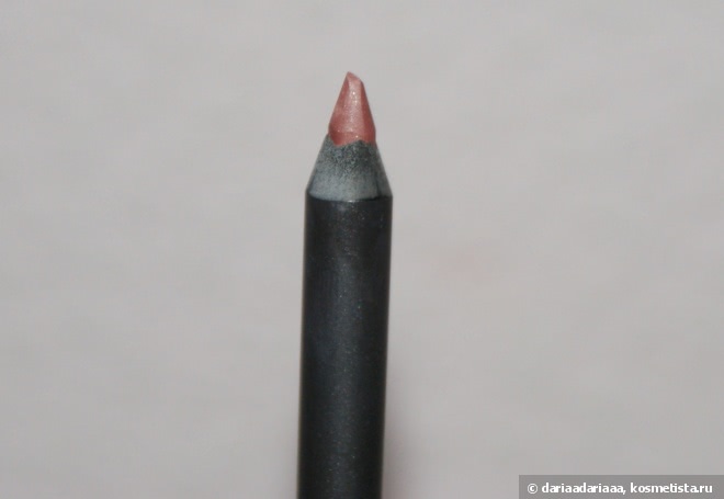 Стойкий карандаш для губ MAC Pro Longwear Lip Pencil в оттенке Staunchly Stylish