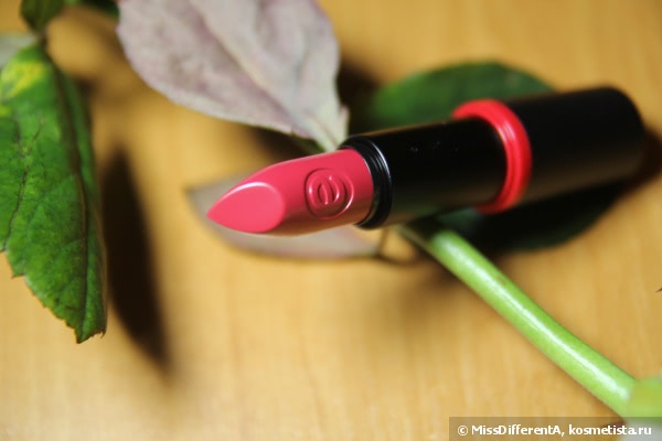 Двое идеальных: Стойкая матовая губная помада Essence Long Lasting Lipstick #14 Adorable Matt. Карандаш для губ Essence Lipliner #14 Femme Fatale
