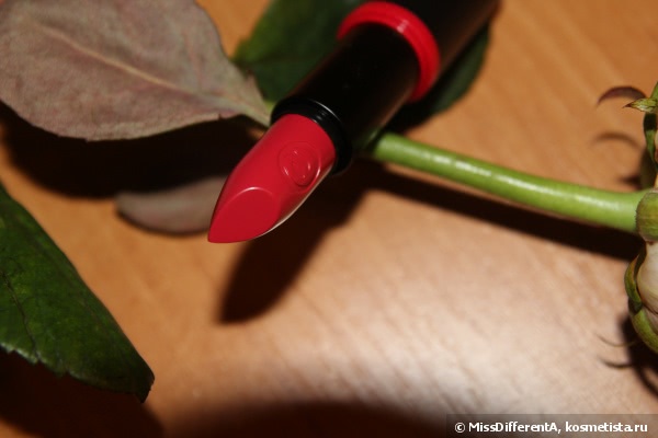 Двое идеальных: Стойкая матовая губная помада Essence Long Lasting Lipstick #14 Adorable Matt. Карандаш для губ Essence Lipliner #14 Femme Fatale