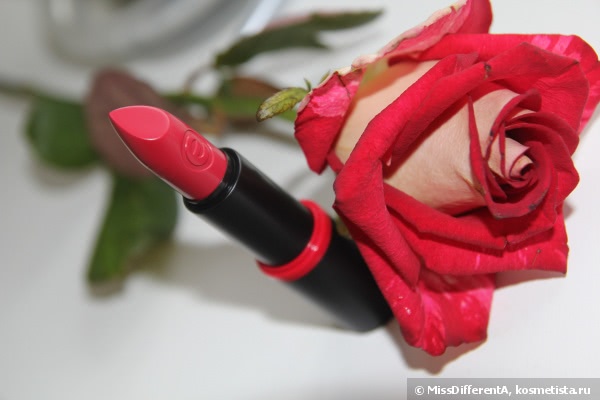 Двое идеальных: Стойкая матовая губная помада Essence Long Lasting Lipstick #14 Adorable Matt. Карандаш для губ Essence Lipliner #14 Femme Fatale