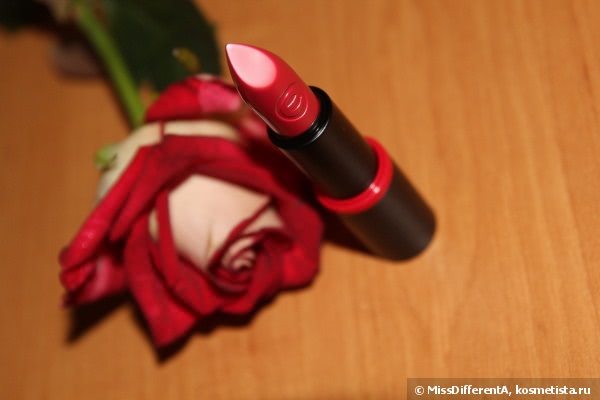 Двое идеальных: Стойкая матовая губная помада Essence Long Lasting Lipstick #14 Adorable Matt. Карандаш для губ Essence Lipliner #14 Femme Fatale