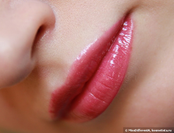 Сочный розовый: блеск для губ Elizabeth Arden Beautiful Color Luminous Lip Gloss #10 Passion Fruit