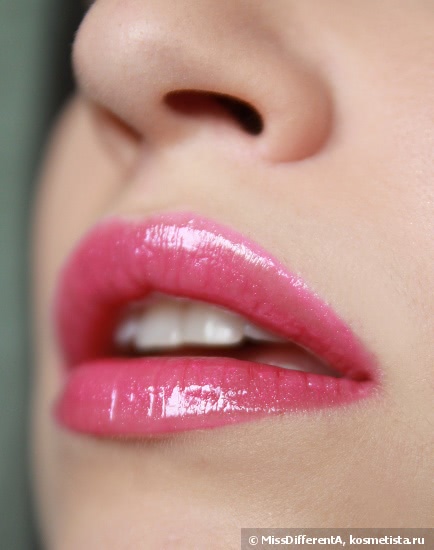Сочный розовый: блеск для губ Elizabeth Arden Beautiful Color Luminous Lip Gloss #10 Passion Fruit