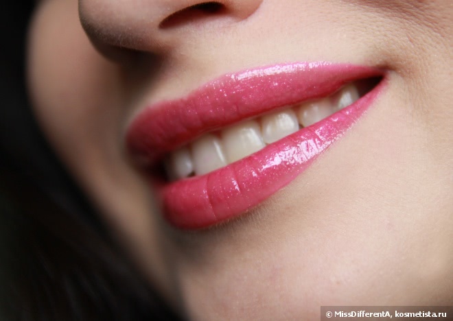 Сочный розовый: блеск для губ Elizabeth Arden Beautiful Color Luminous Lip Gloss #10 Passion Fruit