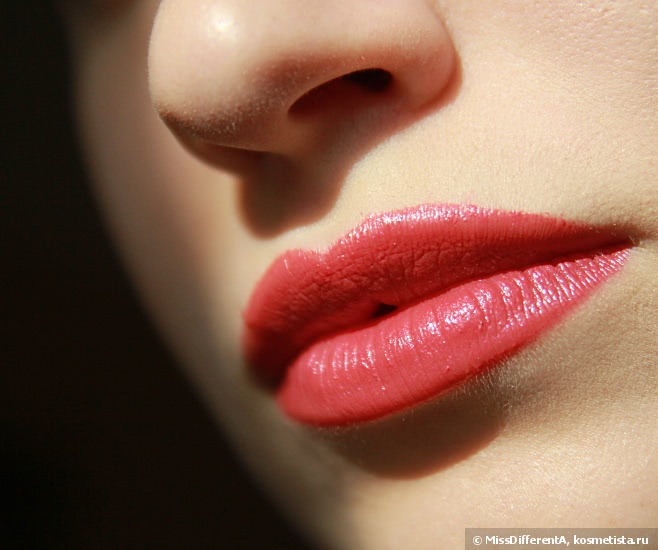 Повседневный красный Clinique Hight Impact Lip Colour #18 Magenta Rose