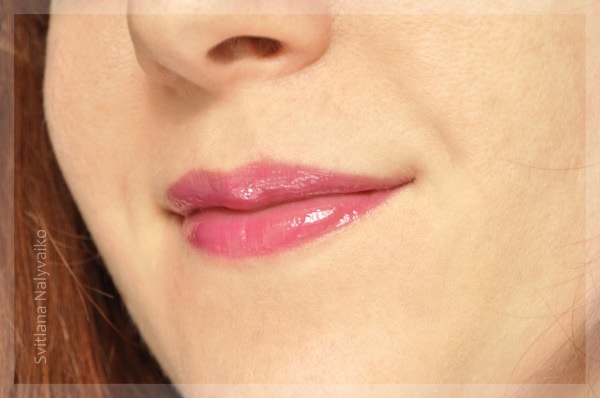 Розовое желе Gosh Volume Lip Shine в оттенке Raspberry Galore