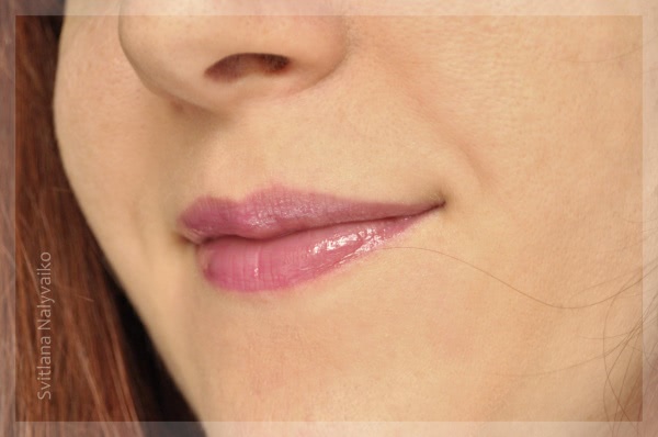 Розовое желе Gosh Volume Lip Shine в оттенке Raspberry Galore