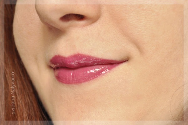 Розовое желе Gosh Volume Lip Shine в оттенке Raspberry Galore