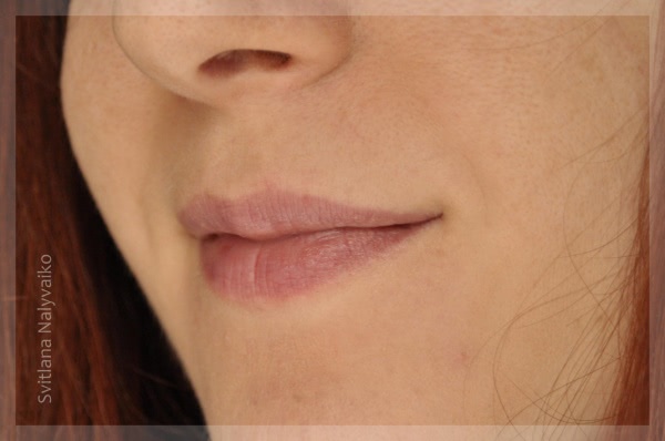 Розовое желе Gosh Volume Lip Shine в оттенке Raspberry Galore