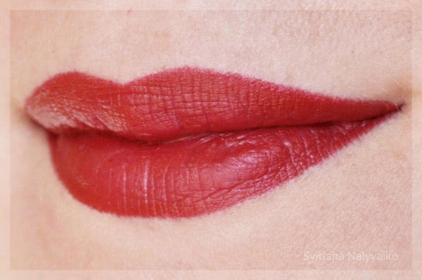 Контурный карандаш для губ Bourjois Levres Contour Edition Lip Liner в оттенке 07 Cherry boom boom. Прекрасная пара для красных помад