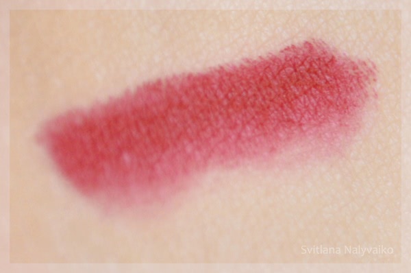 Контурный карандаш для губ Bourjois Levres Contour Edition Lip Liner в оттенке 07 Cherry boom boom. Прекрасная пара для красных помад