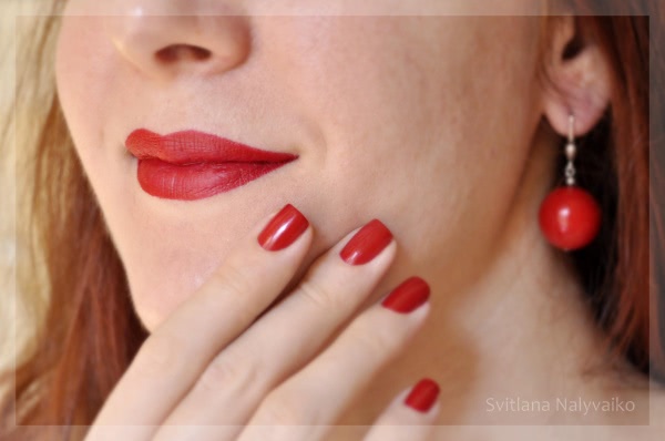 Контурный карандаш для губ Bourjois Levres Contour Edition Lip Liner в оттенке 07 Cherry boom boom. Прекрасная пара для красных помад
