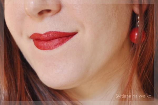 Контурный карандаш для губ Bourjois Levres Contour Edition Lip Liner в оттенке 07 Cherry boom boom. Прекрасная пара для красных помад