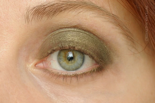 Идеальный хаки. Стойкие тени для век L`oreal Paris Color Riche Mono из серии Smoky в оттенке 305 Kaki Repstyle