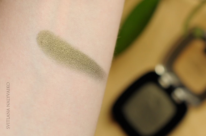 Идеальный хаки. Стойкие тени для век L`oreal Paris Color Riche Mono из серии Smoky в оттенке 305 Kaki Repstyle