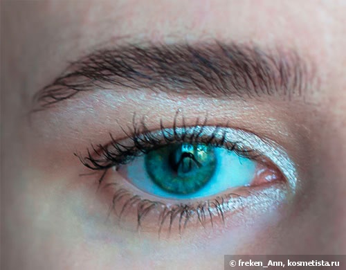 Тени-карандаш TonyMoly Crystal stick shadow в оттенках #01 White Beam и #05 Modern Brown