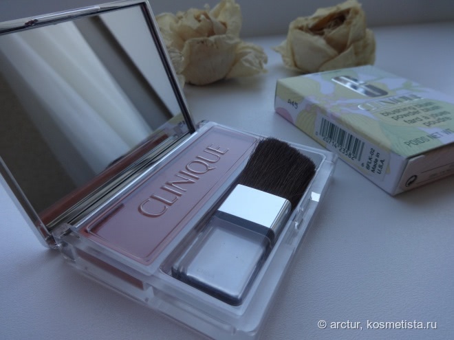 Летние румяна Clinique Blushing Blush в оттенке 102 Innocent Peach
