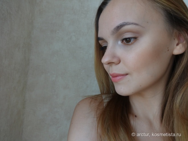 Летние румяна Clinique Blushing Blush в оттенке 102 Innocent Peach
