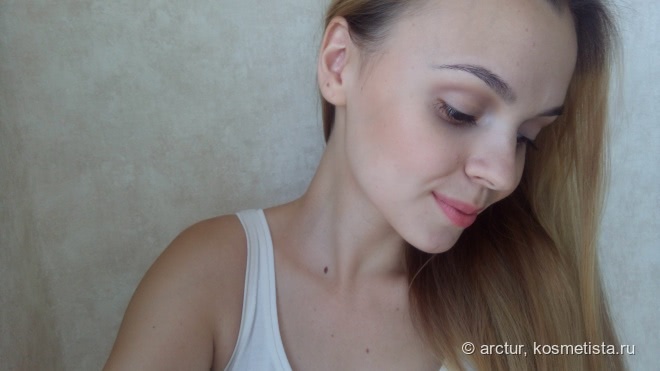 Летние румяна Clinique Blushing Blush в оттенке 102 Innocent Peach