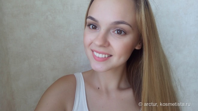 Летние румяна Clinique Blushing Blush в оттенке 102 Innocent Peach