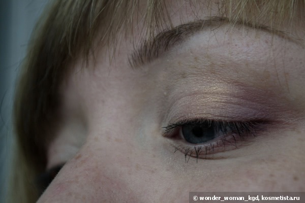 Весна всегда со мной,даже противной дождливой зимой!Shiseido Luminizing Satin Eye Color Trio RD 299 (Beach Grass)