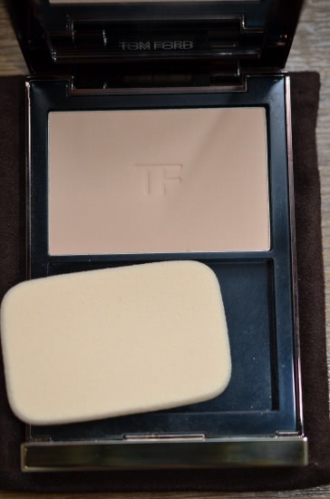 Три продукта, которые сделали мою осень! Tom ford: Flawless Powder / Foundation 1.5 Cream; Skin Illuminating Powder Duo Color Moodlight. Gucci luxurious moisture-rich lipstick № 410 heartbreaker