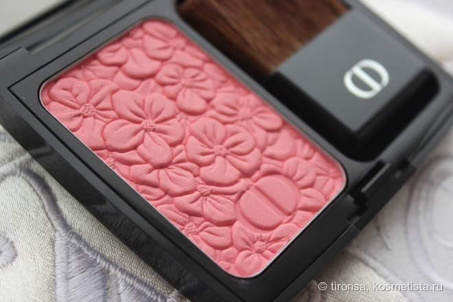 Скромный румянец. Румяна Dior Diorblush Glowing Gardens Vibrant Colour Powder Blush # 844 Floral Pink
