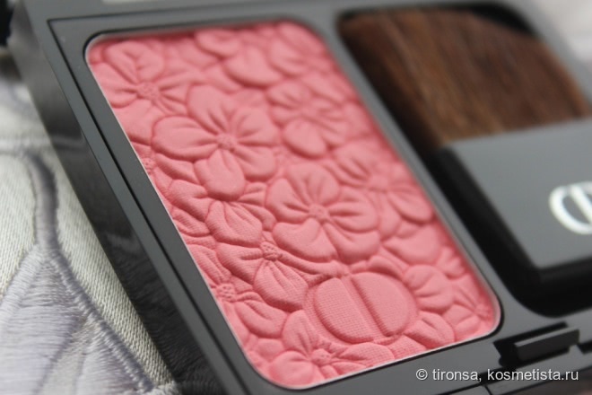 Скромный румянец. Румяна Dior Diorblush Glowing Gardens Vibrant Colour Powder Blush # 844 Floral Pink