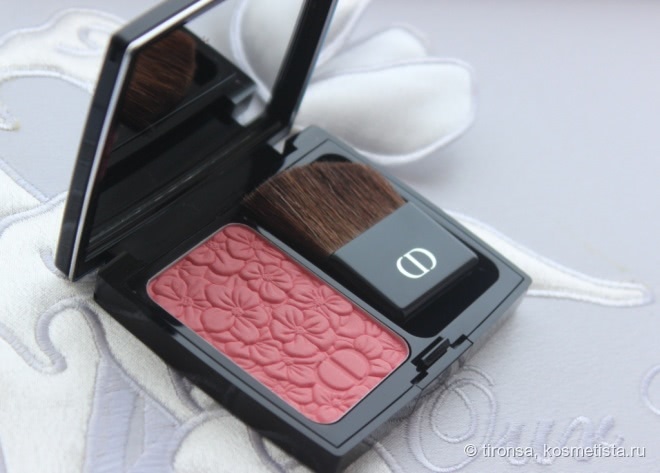 Скромный румянец. Румяна Dior Diorblush Glowing Gardens Vibrant Colour Powder Blush # 844 Floral Pink