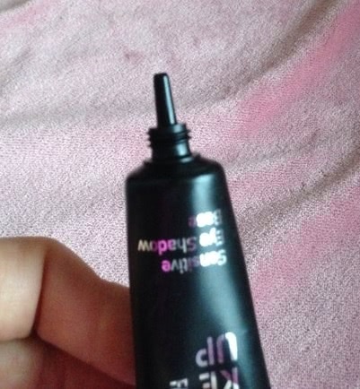Сравнение баз под тени: E.l.f. Cosmetics Eyelid Primer в оттенке Pearl, Lumene Beauty Base Eyeshadow Primer и Make Up Factory Sensitive Eyeshadow Base