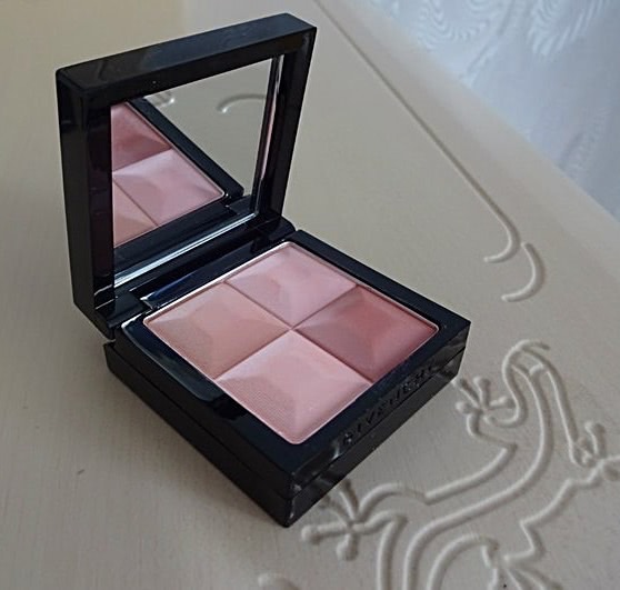 В них нельзя не влюбиться! Givenchy Le Prisme Blush Powder Blush #22 Vintage Pink