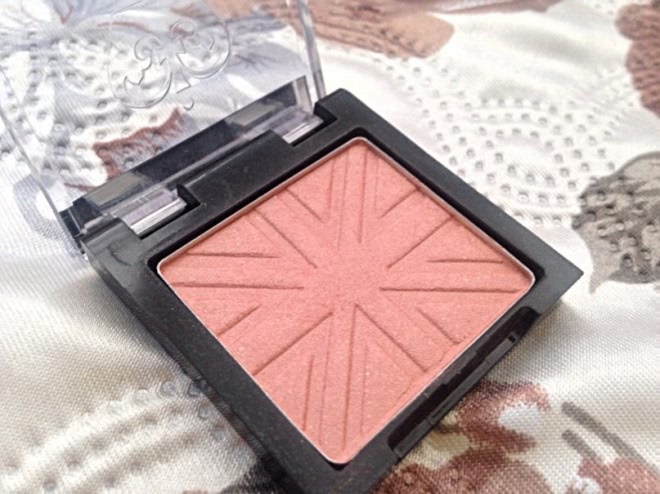 Бюджетные находки уходящего сезона: Vivienne Sabo, Rimmel, Divage