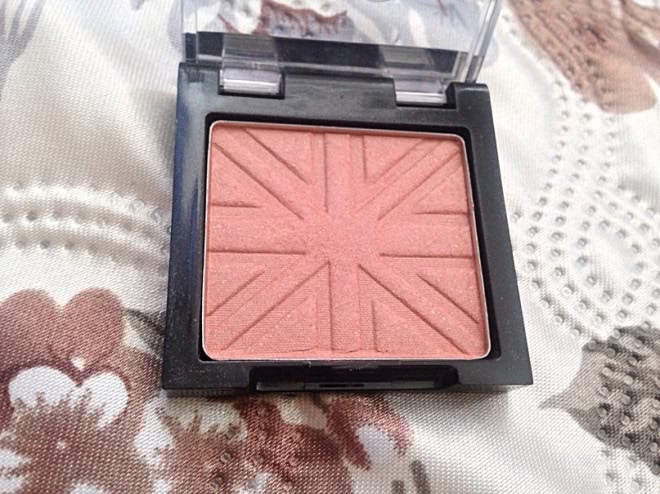 Бюджетные находки уходящего сезона: Vivienne Sabo, Rimmel, Divage