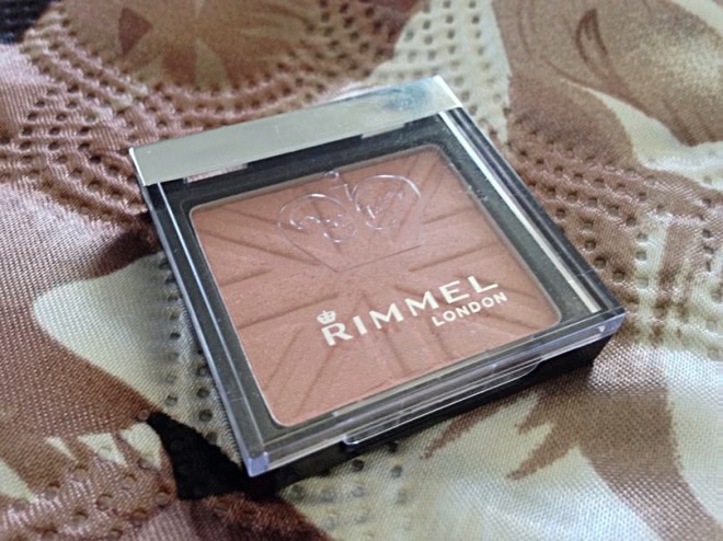 Бюджетные находки уходящего сезона: Vivienne Sabo, Rimmel, Divage