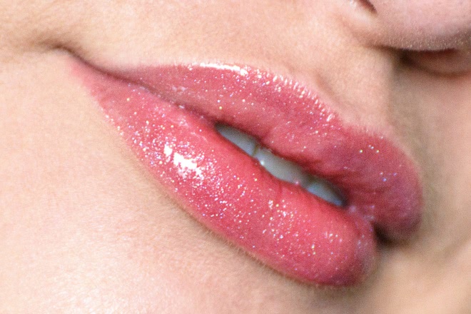 Ультра-сверкающий блеск для губ Lancome Juicy Tubes Ultra Shiny Lipgloss в оттенке 19 Lychee